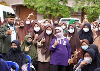 Bupati Jombang Munjidah Wahab Pantau Pelaksanaan Vaksinasi di Pondok Pesantren Gadingmangu