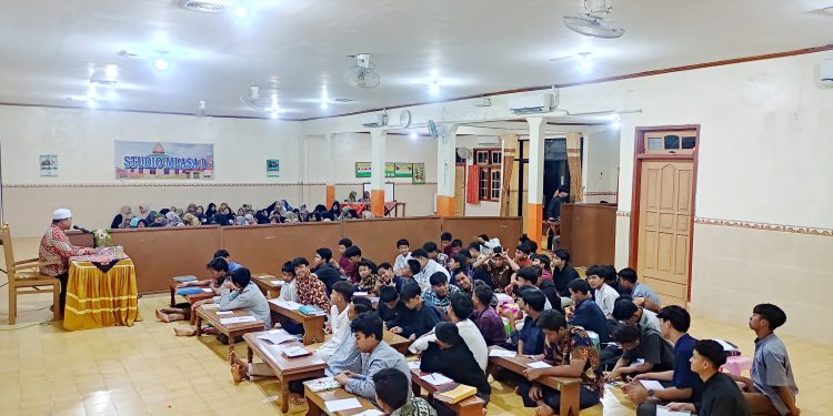 Muda Mudi Warga LDII Mengaji di Malam Pergantian Tahun