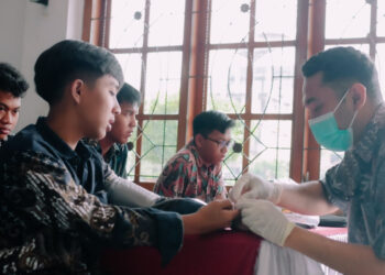 Puskesmas Perak Gelar Deteksi Dini Penyakit Tidak Menular dan Penyuluhan Germas di Ponpes Gadingmangu