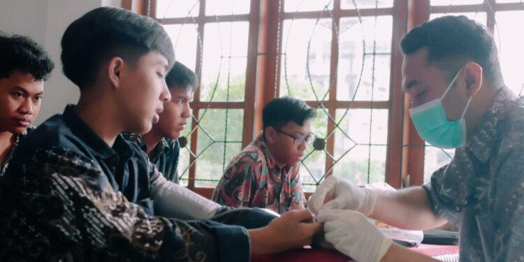Puskesmas Perak Gelar Deteksi Dini Penyakit Tidak Menular dan Penyuluhan Germas di Ponpes Gadingmangu